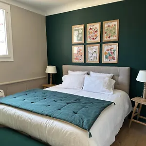Apartment Cabadol - Aix Centre Historique - Tres Calme - 50m Cours Mirabeau, Aix-en-Provence